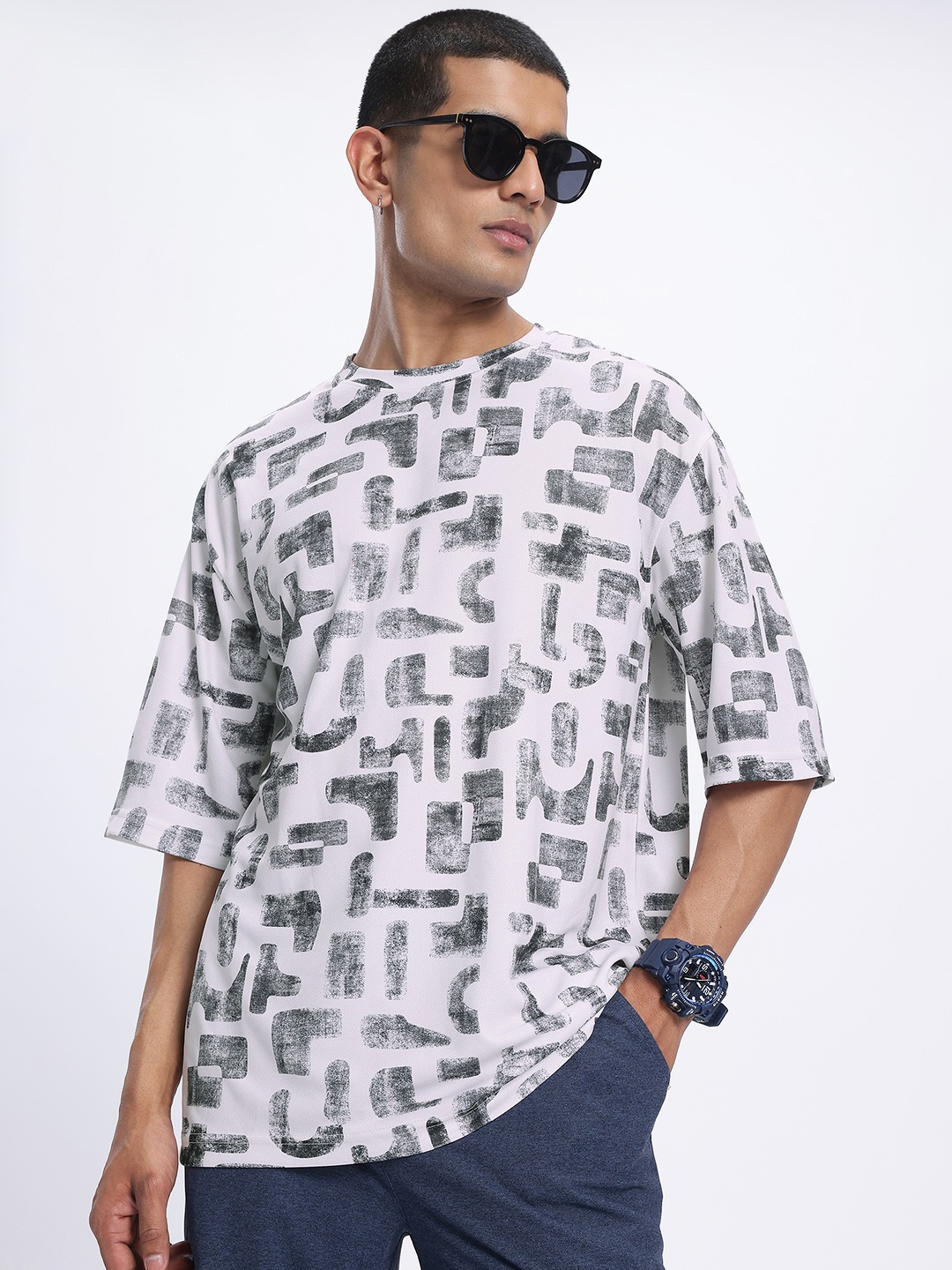 

glitchez Offbeat Statement Printed Drop-Shoulder Sleeves T-shirt, Off white