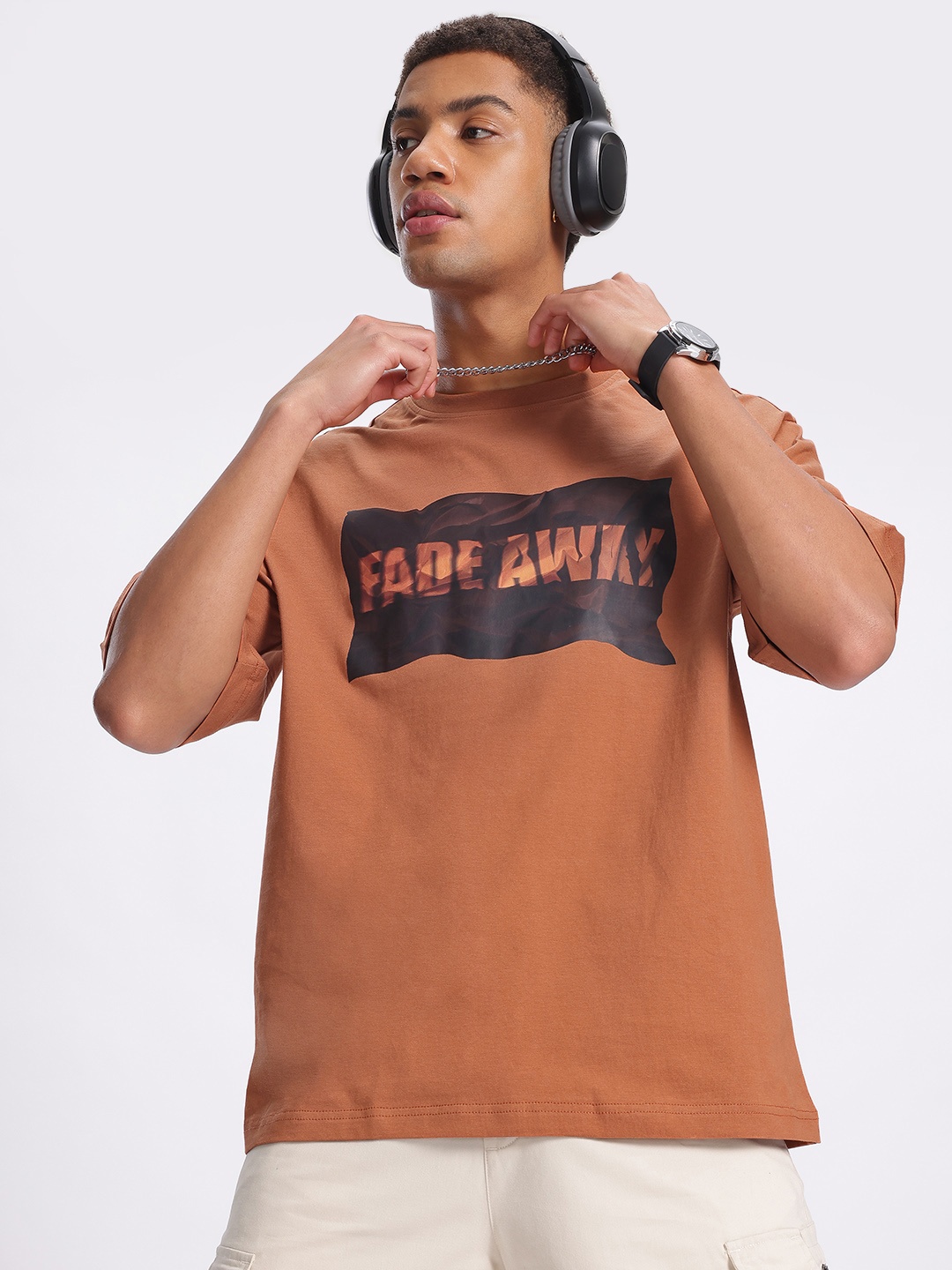 

glitchez Style-with-Typo Drop-Shoulder Sleeves Relaxed Fit Pure Cotton T-shirt, Brown