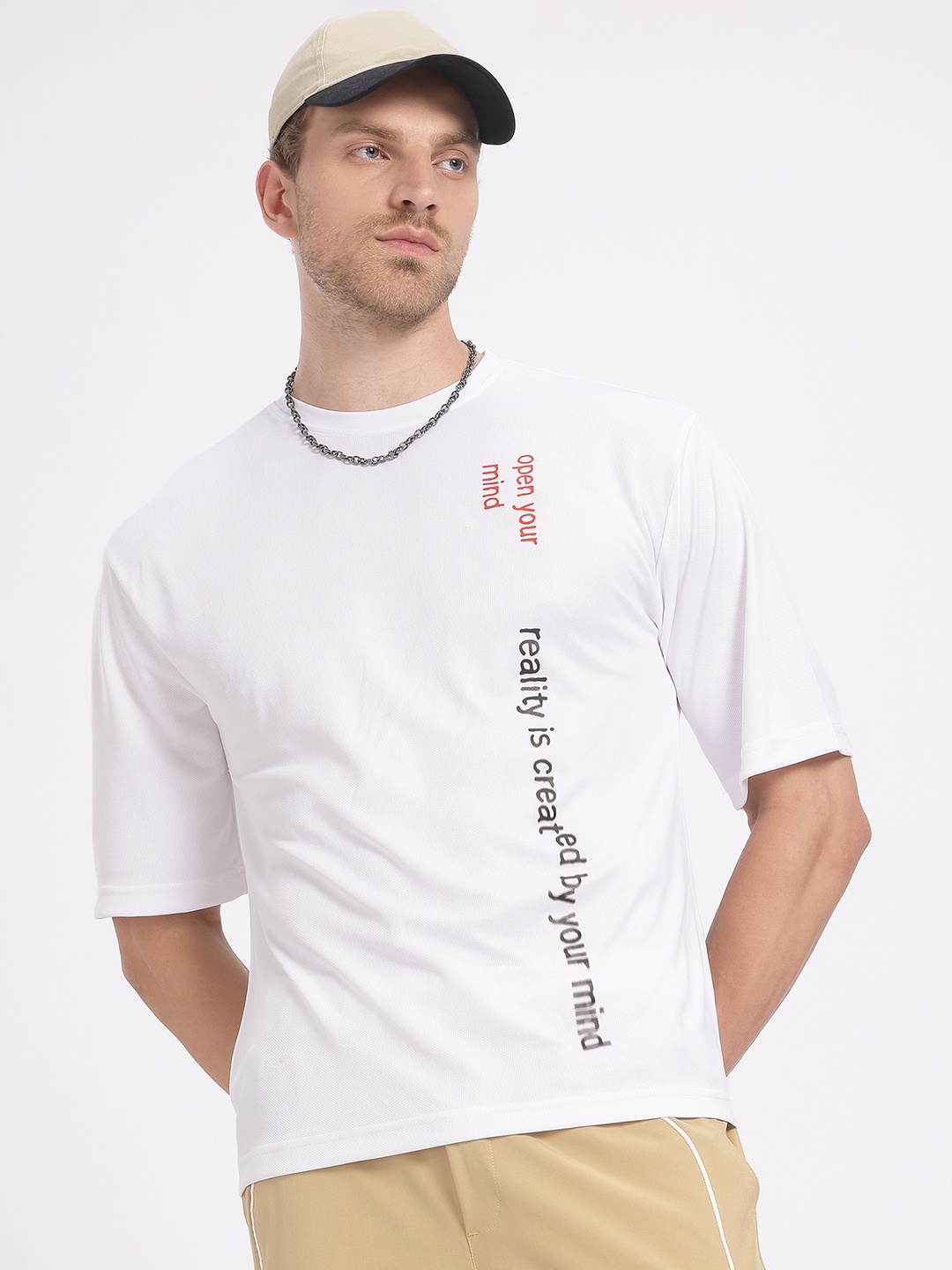 

glitchez Playful Typo Drop-Shoulder Sleeves T-shirt, White