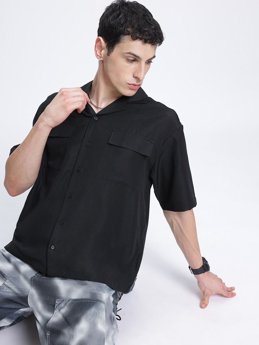 

glitchez Urban Utility Cargo-Pocketed Drop-Shoulder Bowling Shirt, Black