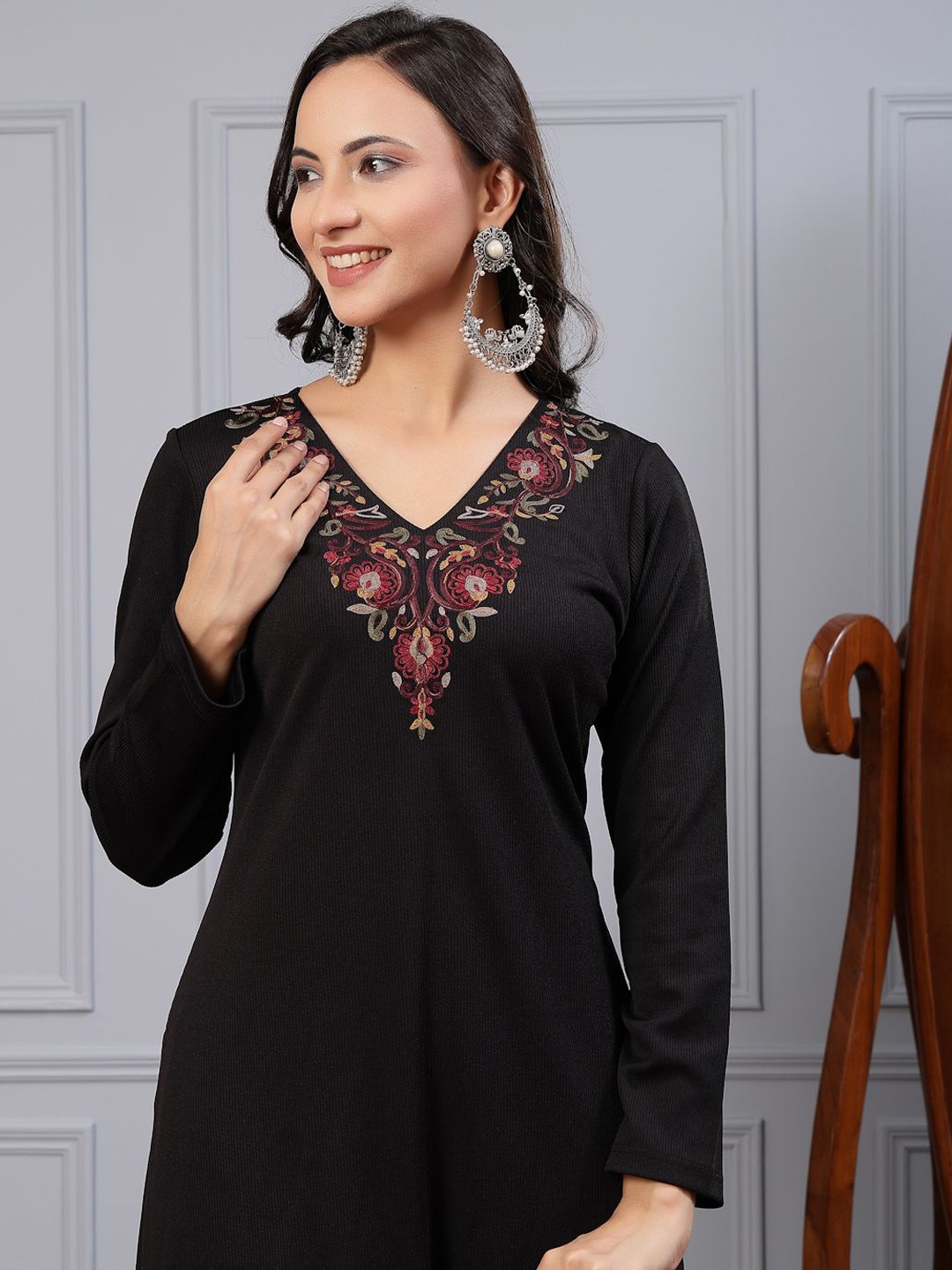 

Nayam By Lakshita Women Floral Embroidered Regular Kurta with Palazzos, Black