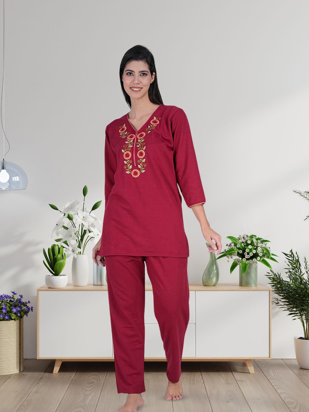 

Aartej Women Printed Night suit, Maroon