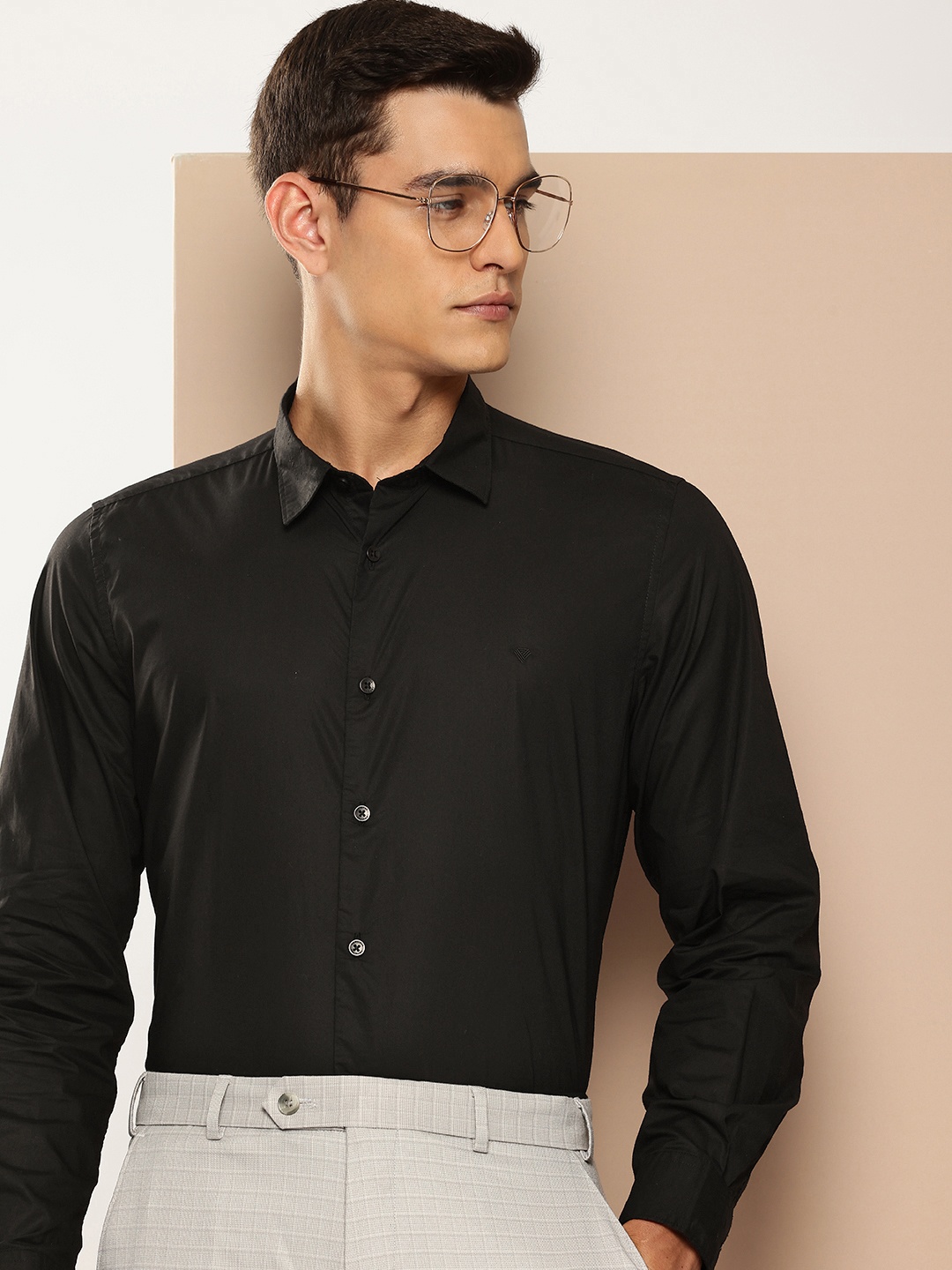 

INVICTUS Pure Cotton Solid Intelligent Anti-Stain Formal Shirt, Black