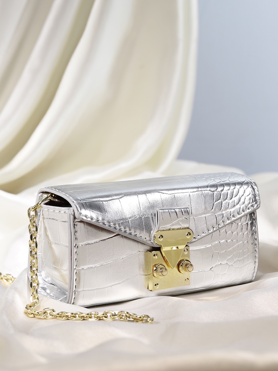 

DressBerry Animal Textured Miniature Sling Bag, Silver