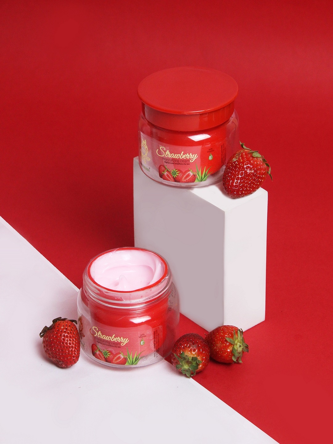 

Thyherbs Strawberry Face Moisturizing Cream - 80g, Pink