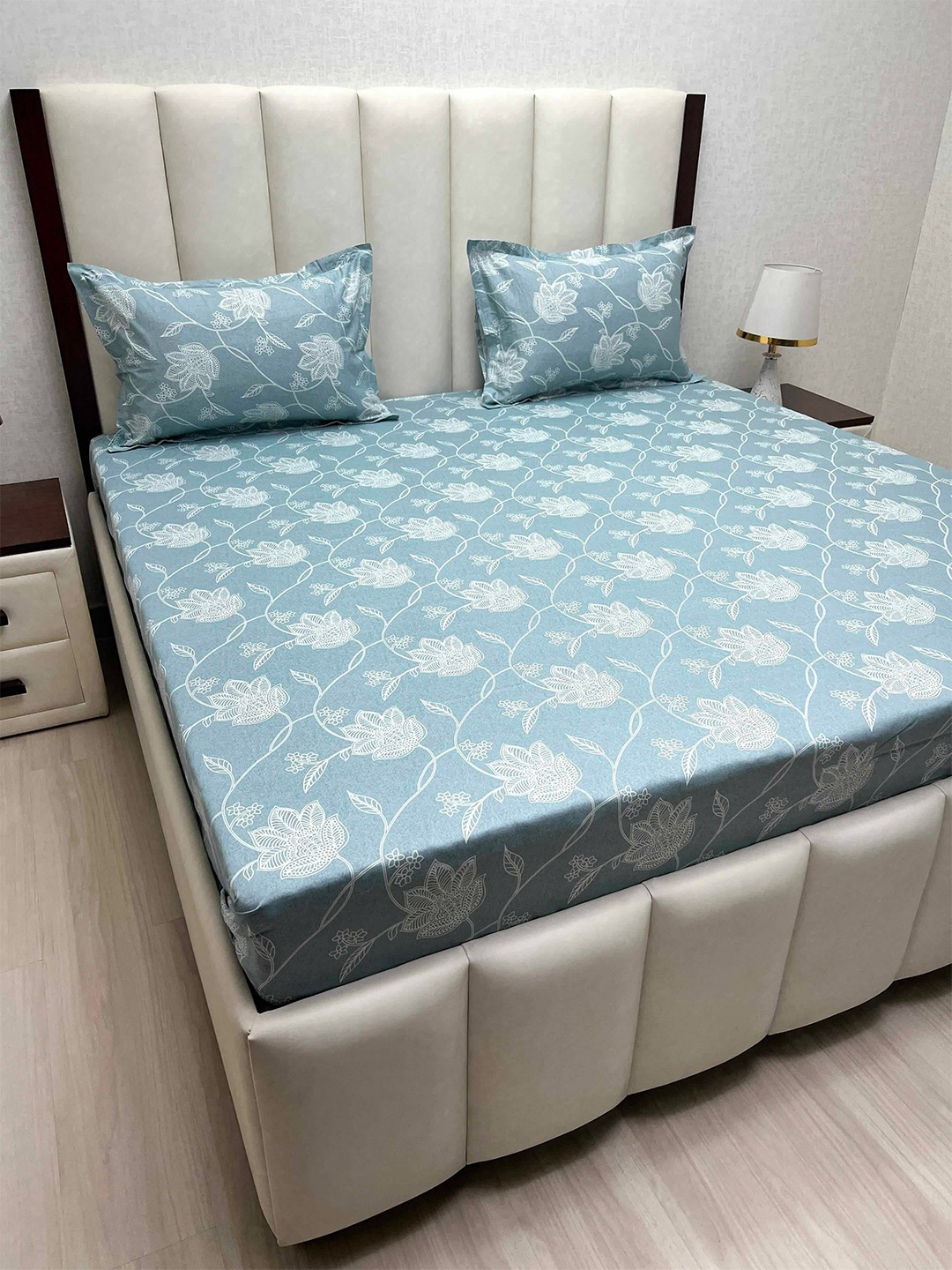 

Pure Decor Blue & White Floral 300 TC Queen Bedsheet with 2 Pillow Covers