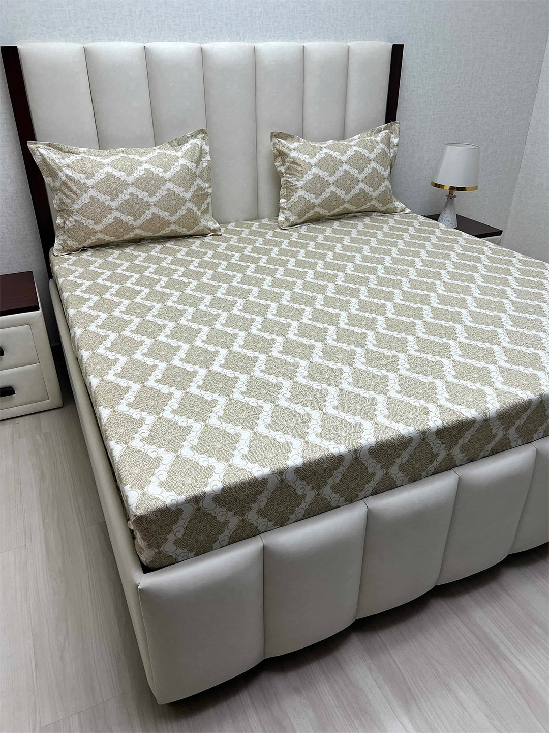 

Pure Decor Brown & White Ethnic Motifs 300 TC Queen Bedsheet with 2 Pillow Covers