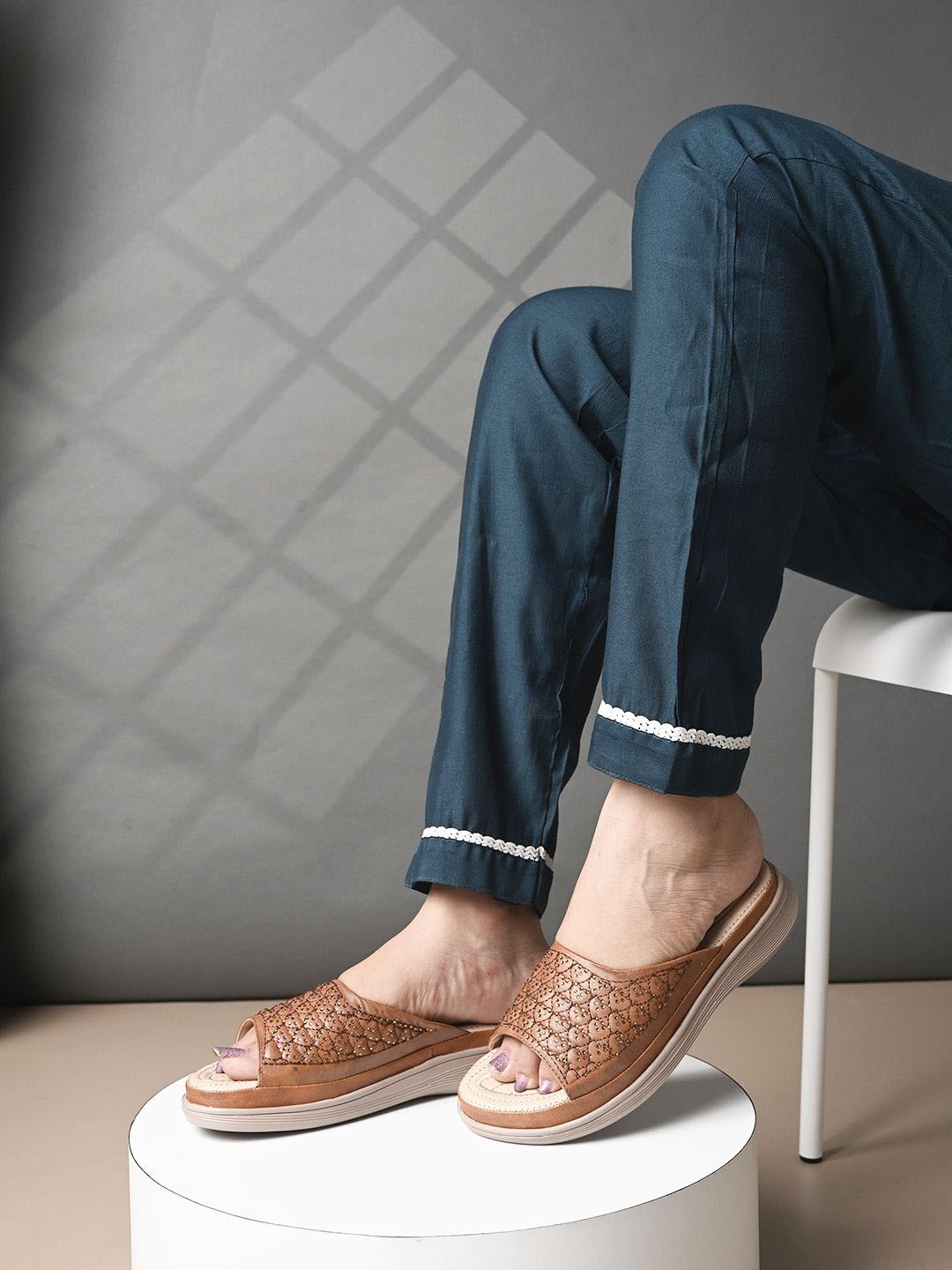 

XE Looks Women Open Toe Flats, Tan
