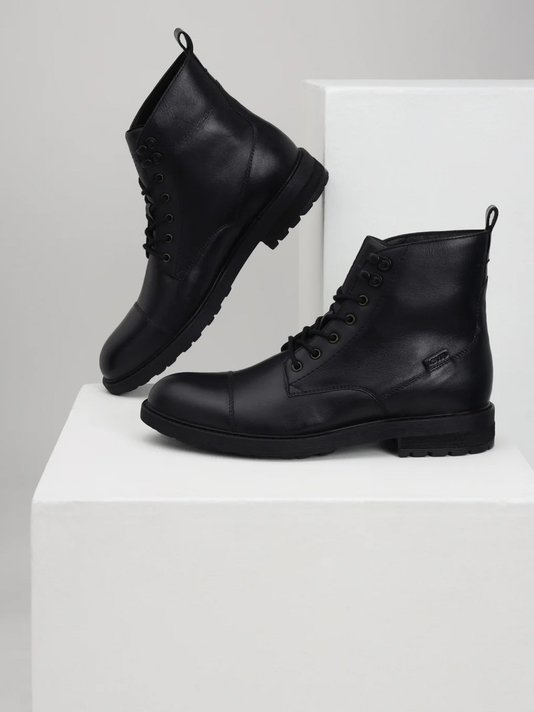 

Levis Men Mid-Top Regular Boots, Black