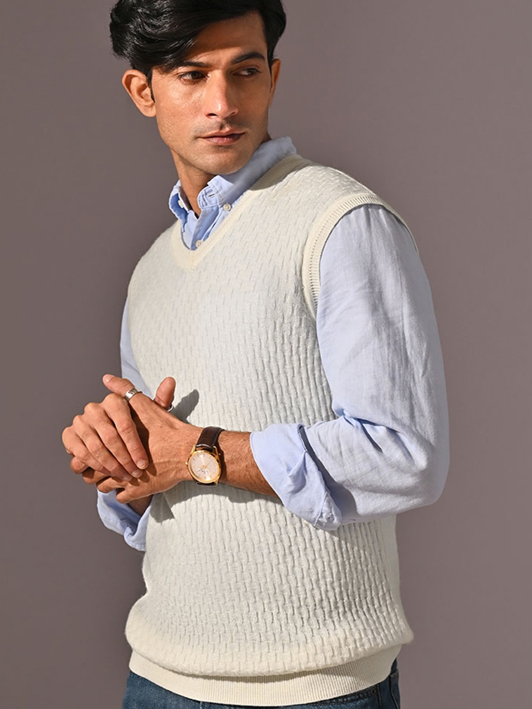 

KINGDOM OF WHITE Men V-Neck Sleeveless Sweater, Off white