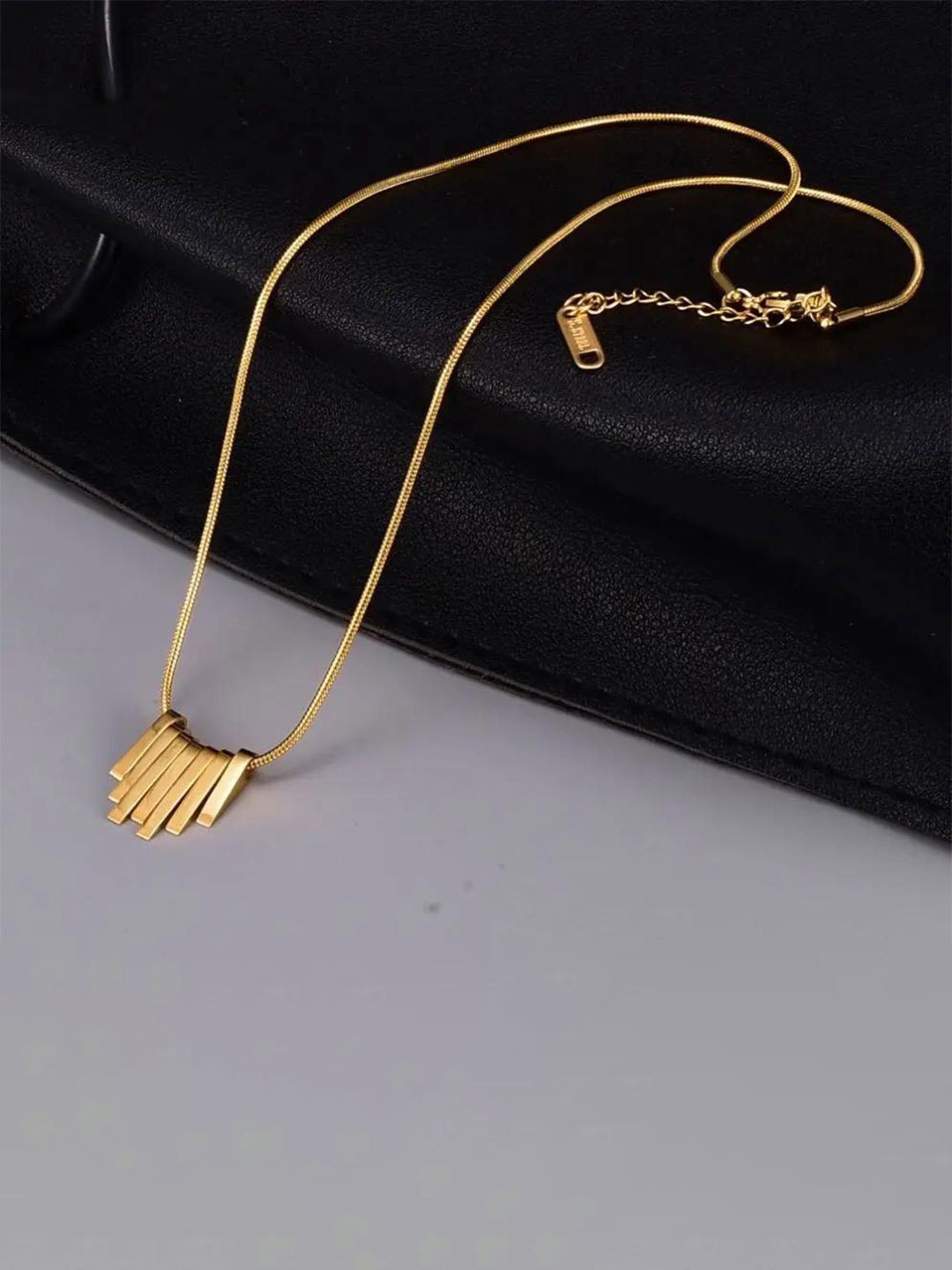 

DressBerry Gold-Plated Necklace