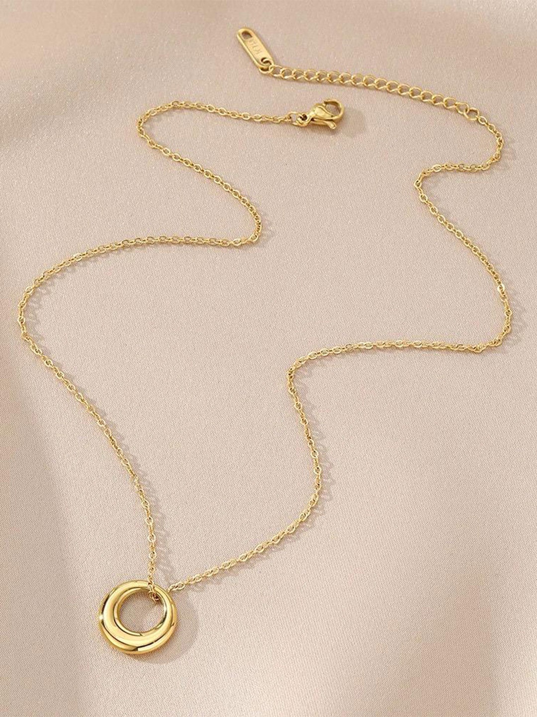 

THEPANDASTOREE 18K Gold Plated Oval Pendant With Chain