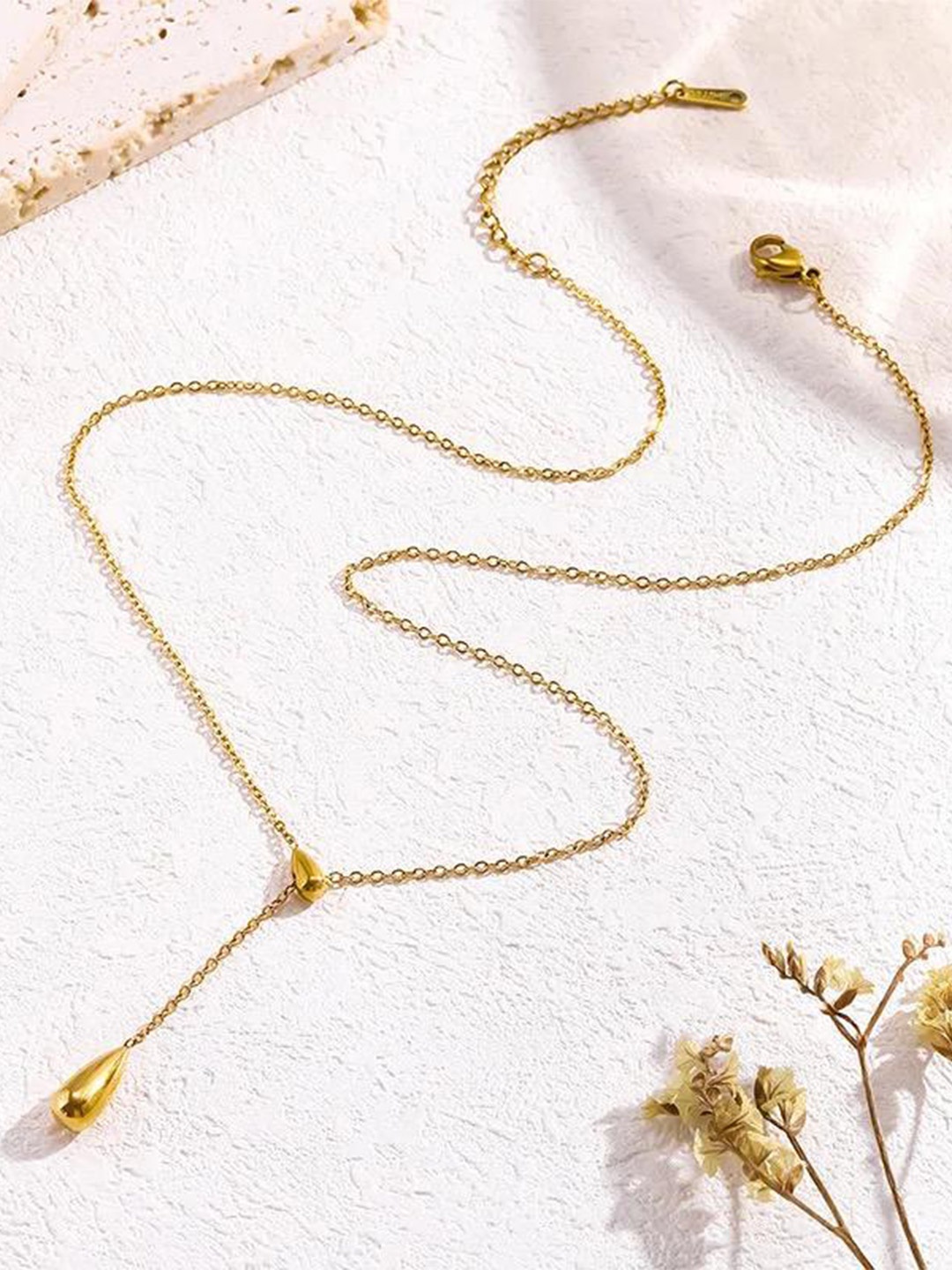 

DressBerry Gold-Plated Necklace