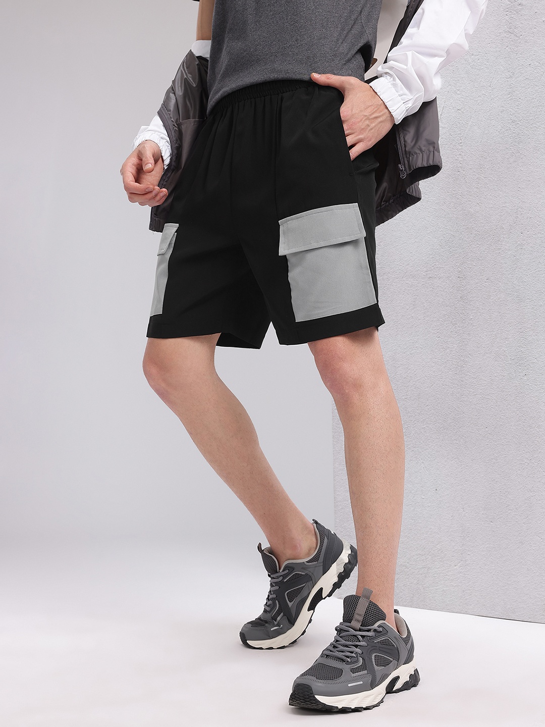 

HRX by Hrithik Roshan Men Colourblocked Mid-Rise Cargo-Style Lifestyle Shorts, Black