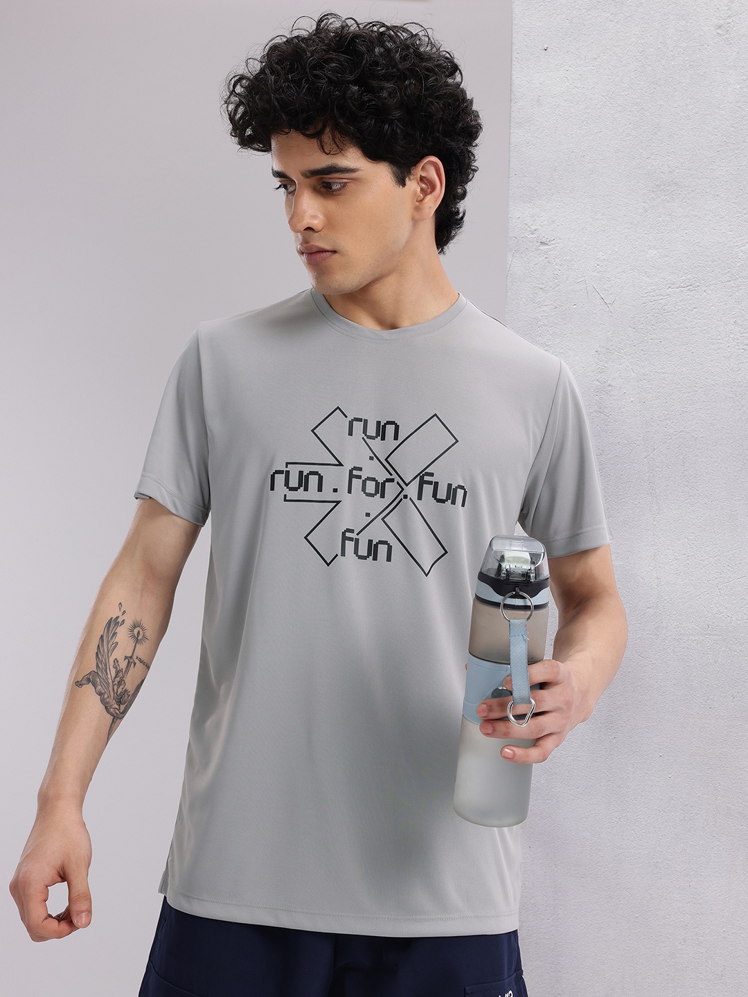 

HRX by Hrithik Roshan Rapid-Dry Brand Logo Print Running T-shirt, Grey