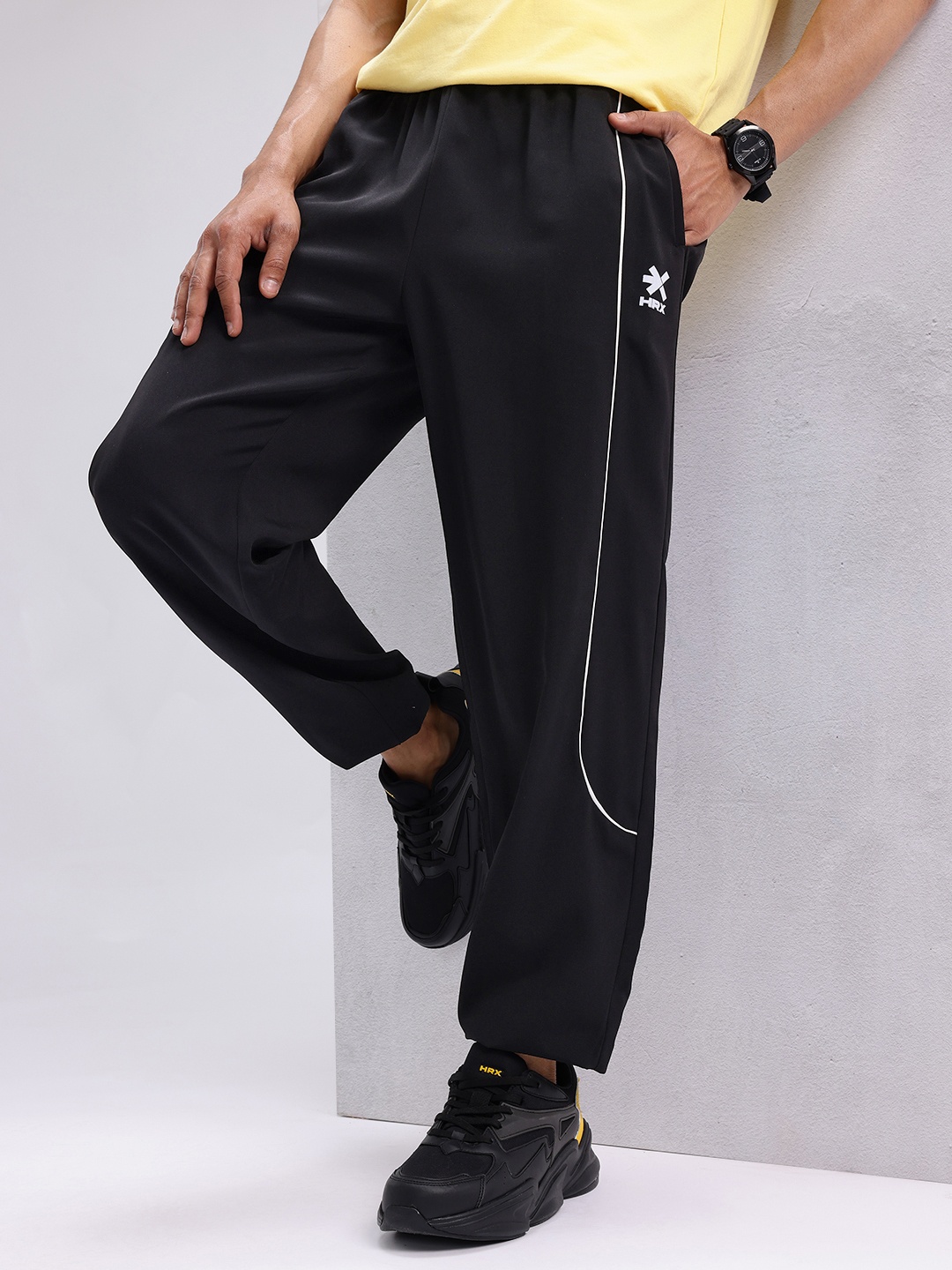 

HRX by Hrithik Roshan Men Regular Fit Joggers, Black