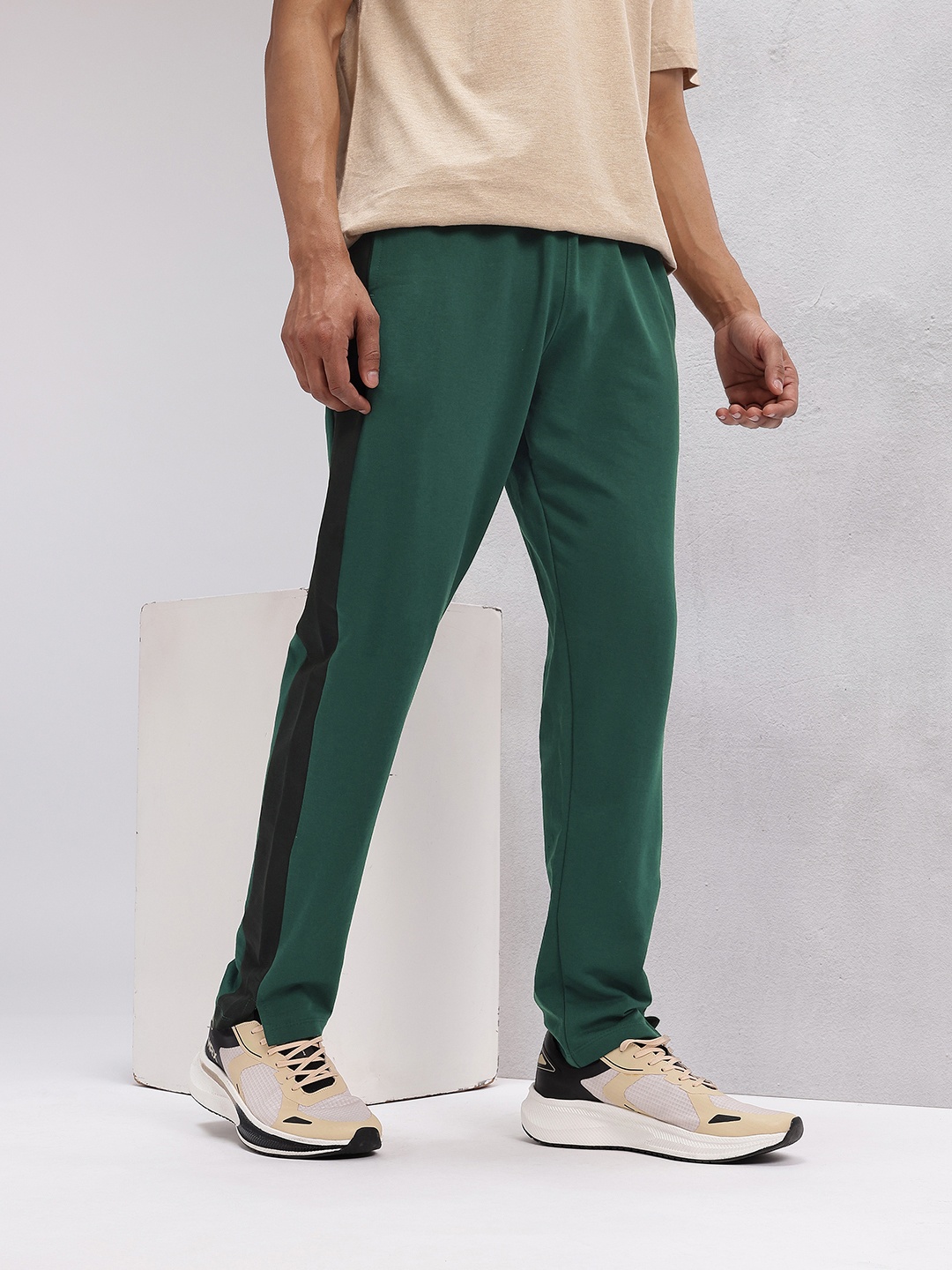 

HRX by Hrithik Roshan Men Side Stripe Lifestyle Track pants, Green