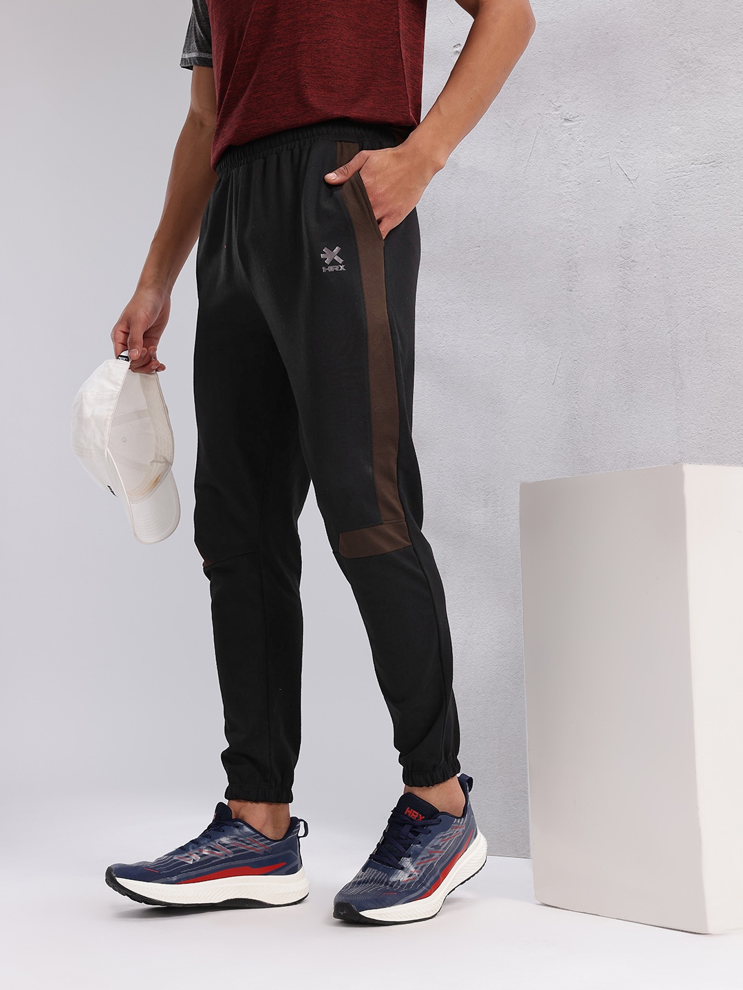 

HRX by Hrithik Roshan Men Paneled Lifestyle Joggers, Black