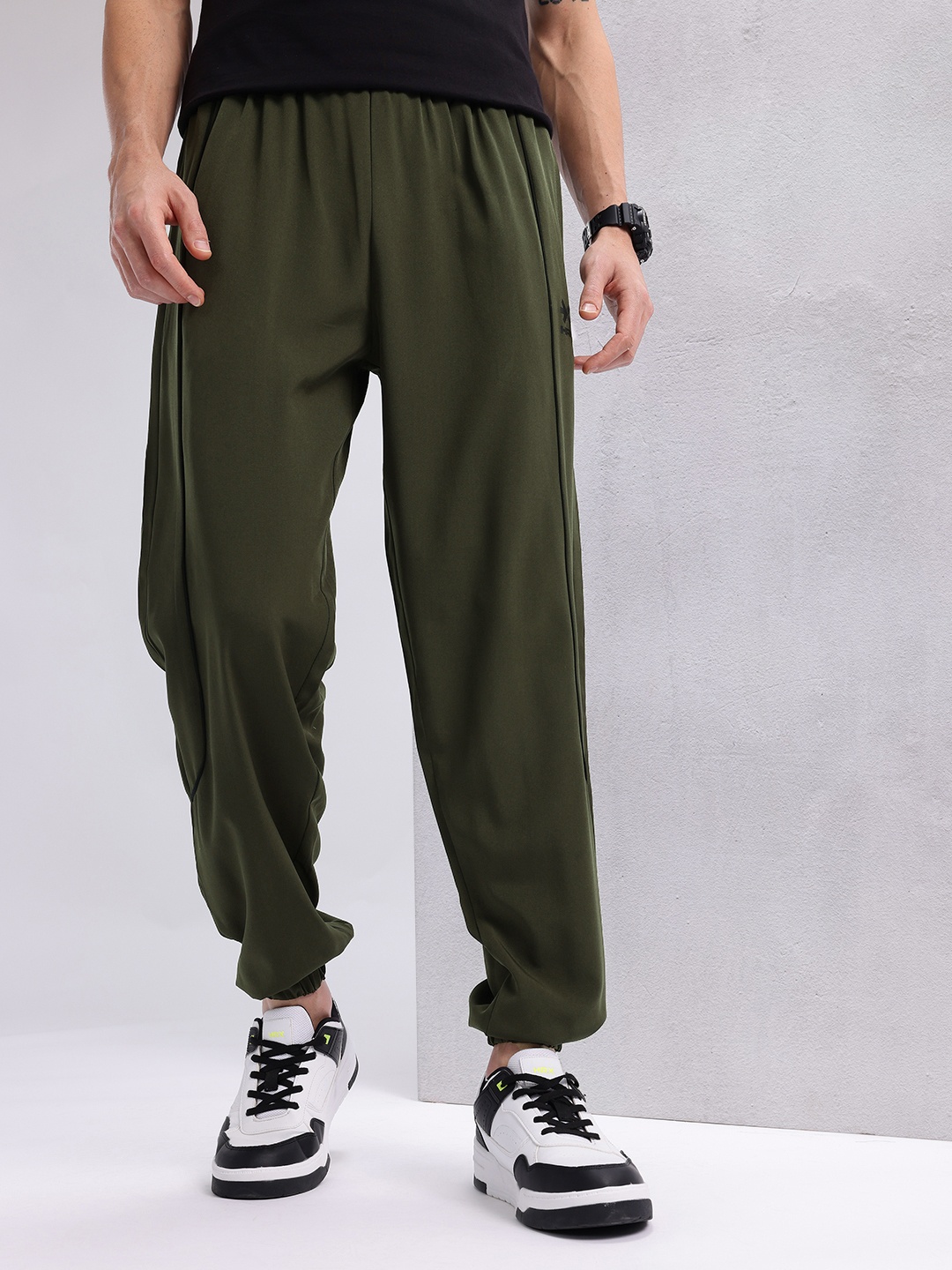 

HRX by Hrithik Roshan Men Regular Fit Joggers, Olive