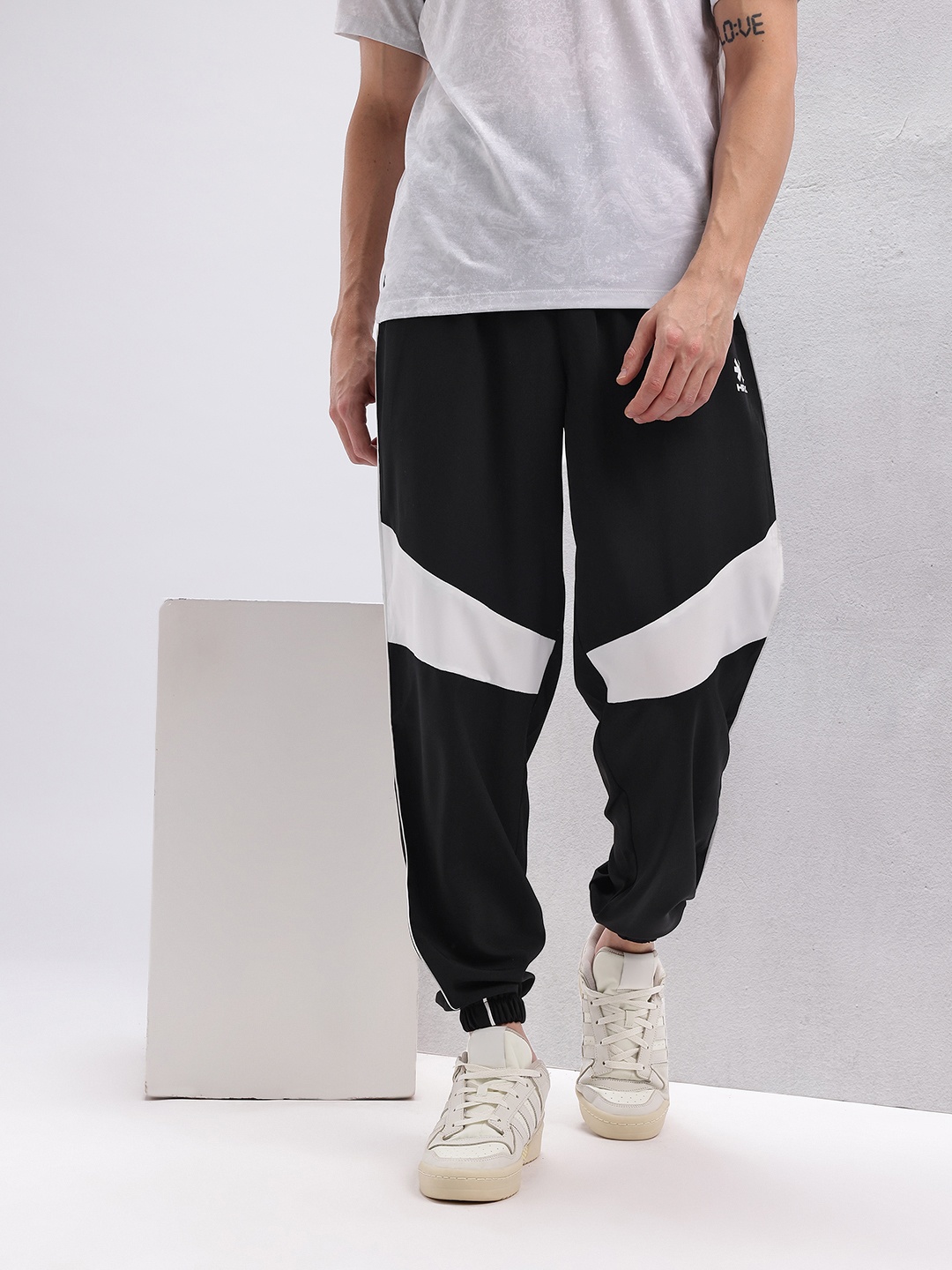 

HRX by Hrithik Roshan Men Lifestyle Track pants, Black