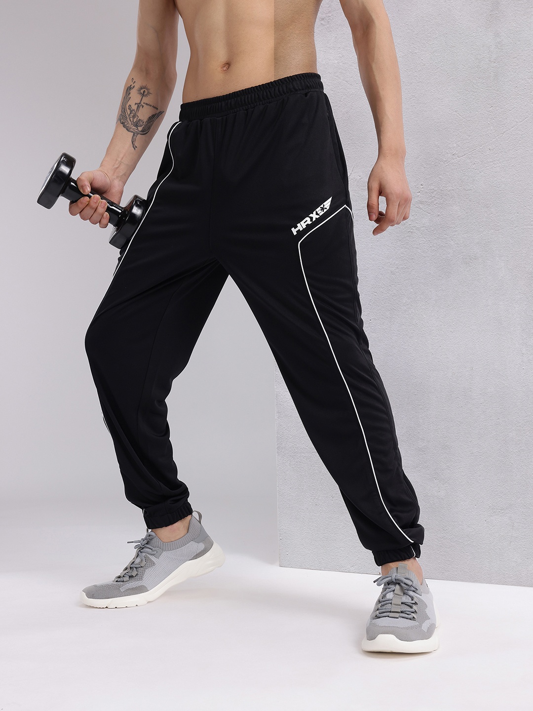 

HRX by Hrithik Roshan Men Rapid-Dry Training Joggers with Contrast Panels, Black