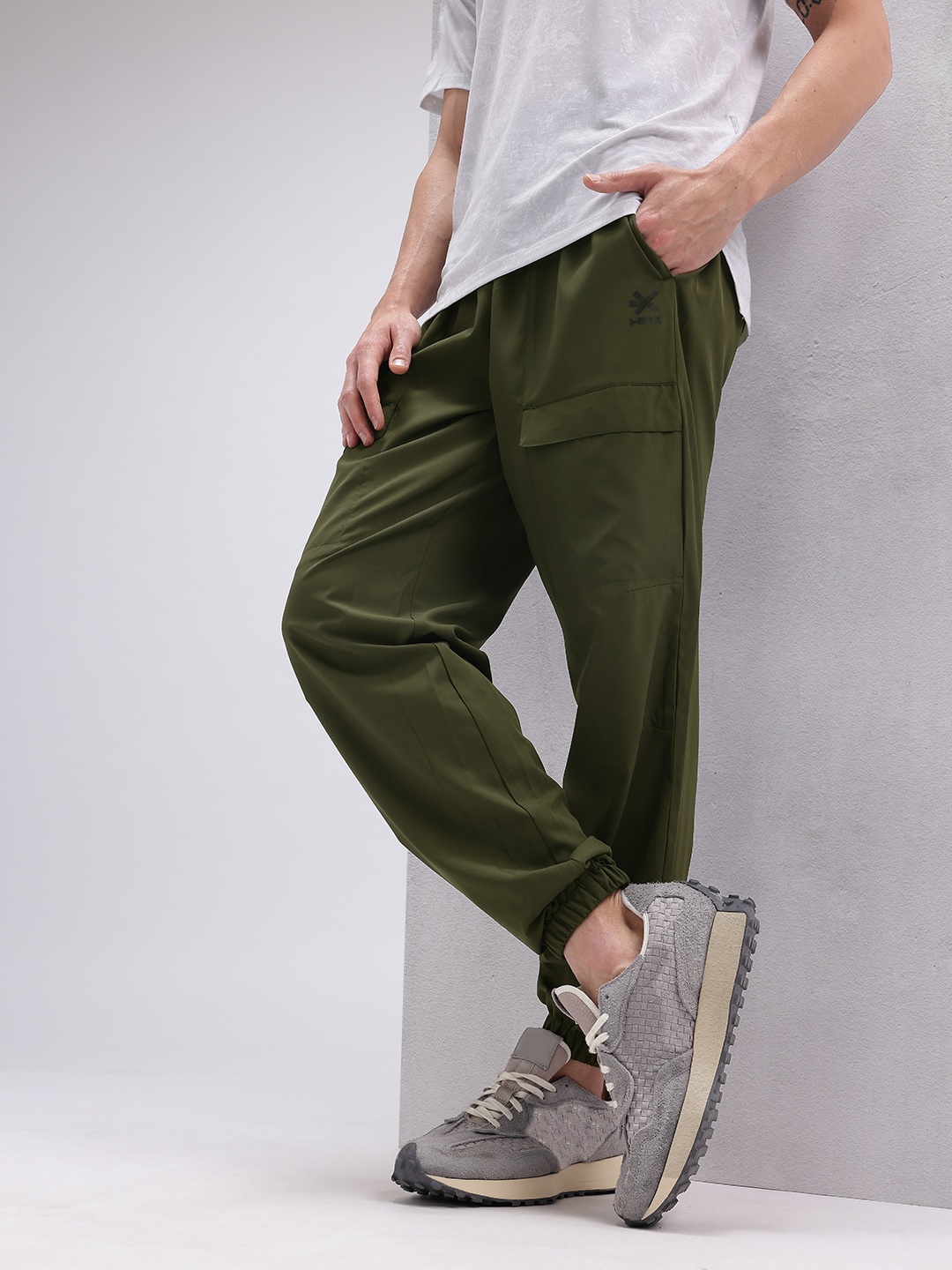 

HRX by Hrithik Roshan Men Lifestyle Cargo-Style Joggers, Olive