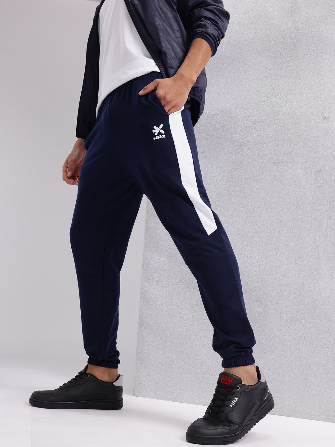 

HRX by Hrithik Roshan Men Solid Joggers With Contrast Panel, Na