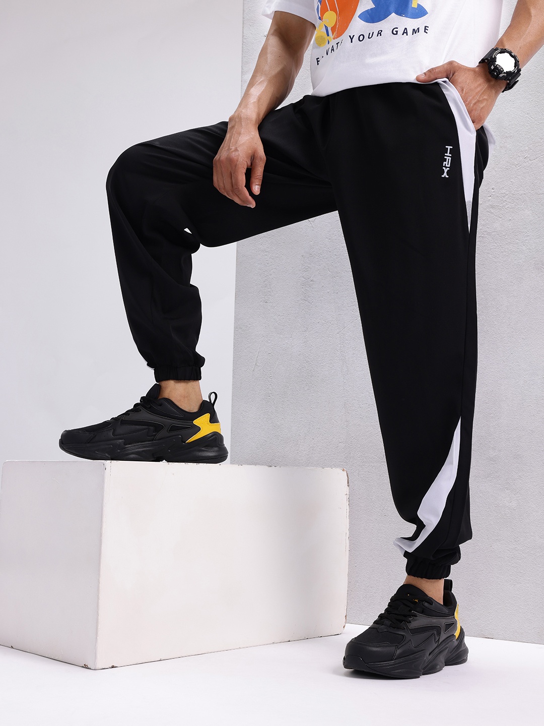 

HRX by Hrithik Roshan Men Regular Fit Joggers, Black