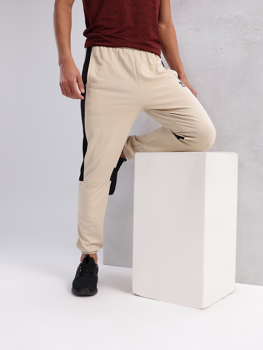 

HRX by Hrithik Roshan Men Paneled Lifestyle Joggers, Beige