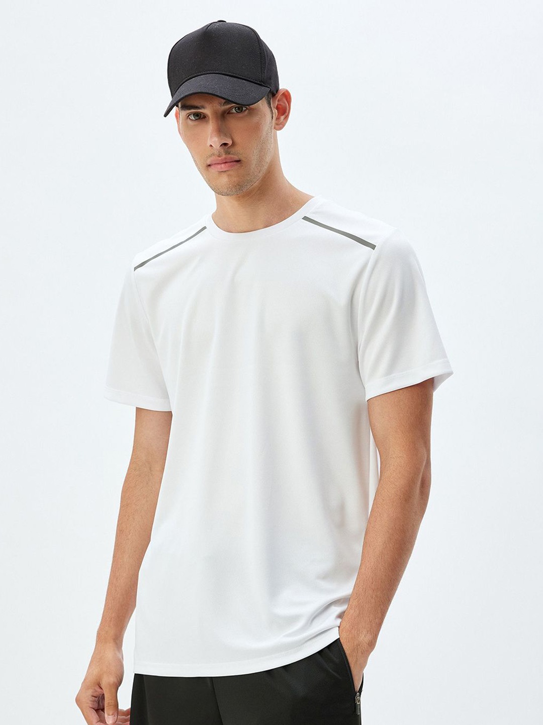 

Koton Men Solid Round Neck T-shirt, White