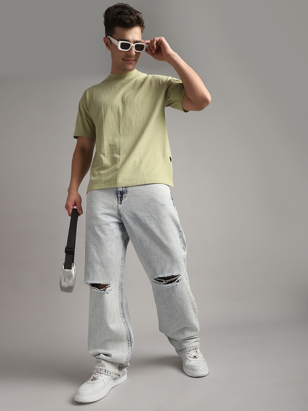 

Difference of Opinion Men Loose Relaxed Fit Slash Knee Jeans, Blue
