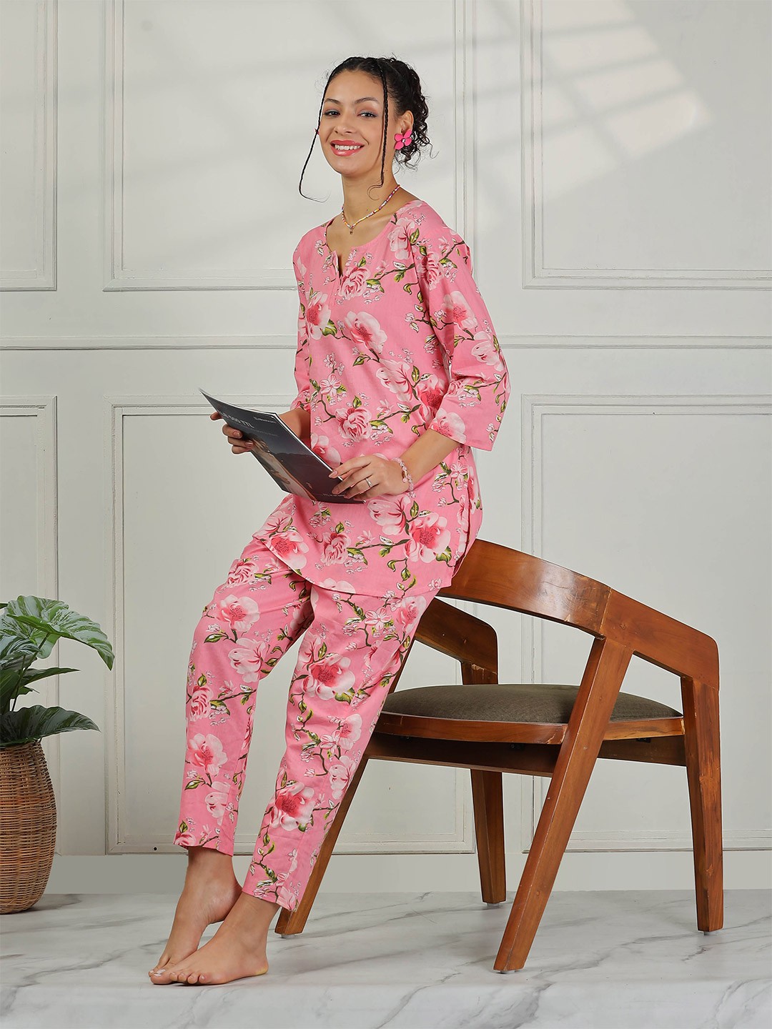 

9shines Label Printed Round Neck Three-Quarter Sleeves Pure Cotton Kurti & Pyjama, Lavender
