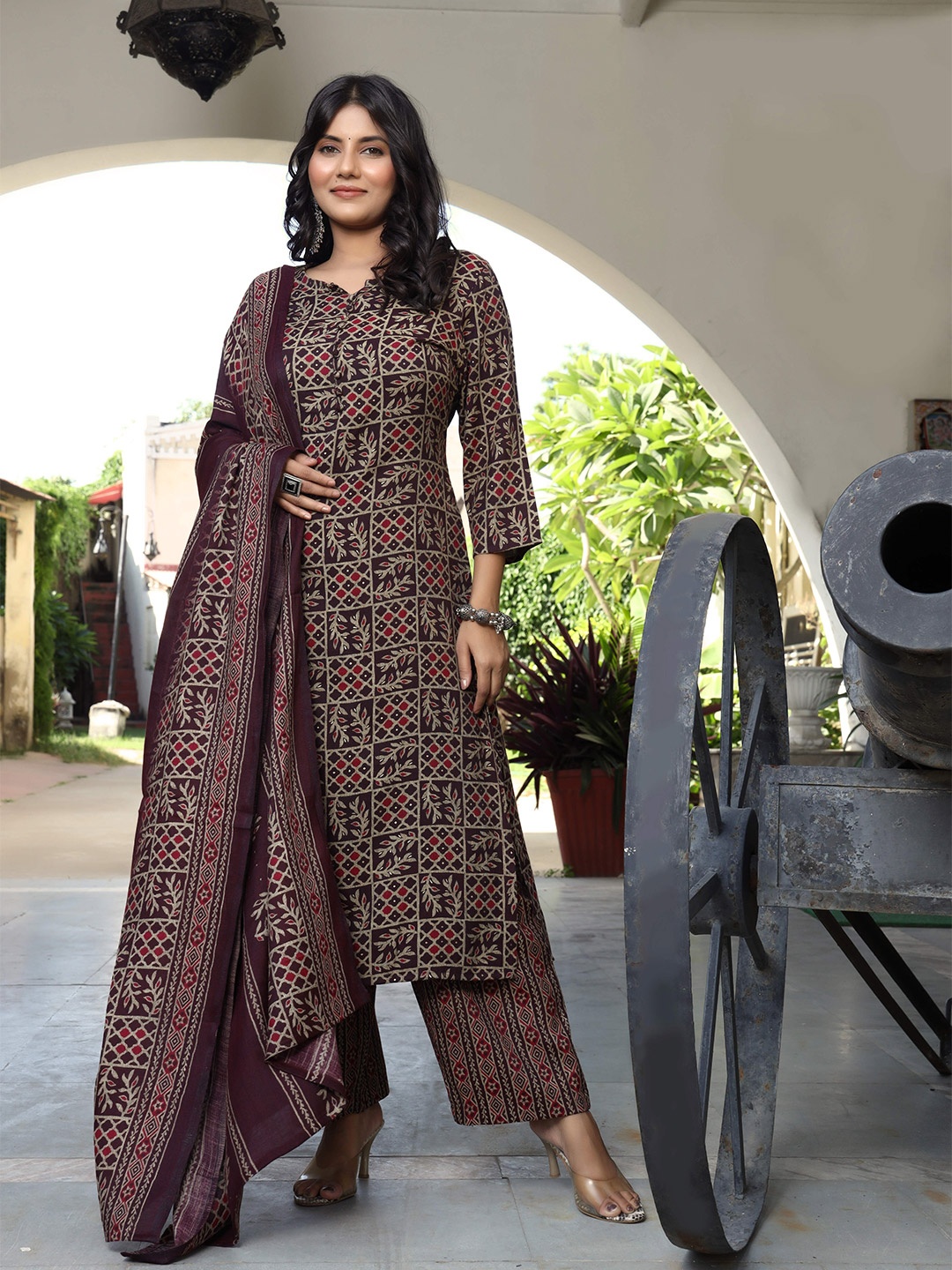 

Chandbaali Floral Printed Pure Cotton Straight Kurta With Palazzo & Dupatta, Brown