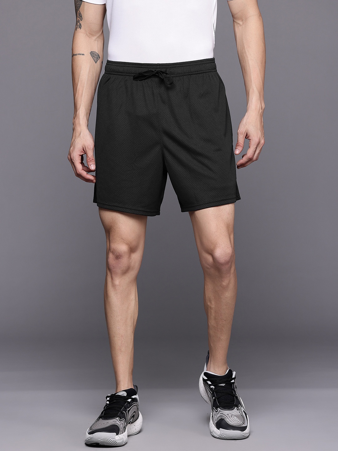 

UNDER ARMOUR Men Loose Fit Self Design Training or Gym Sports Shorts, Black