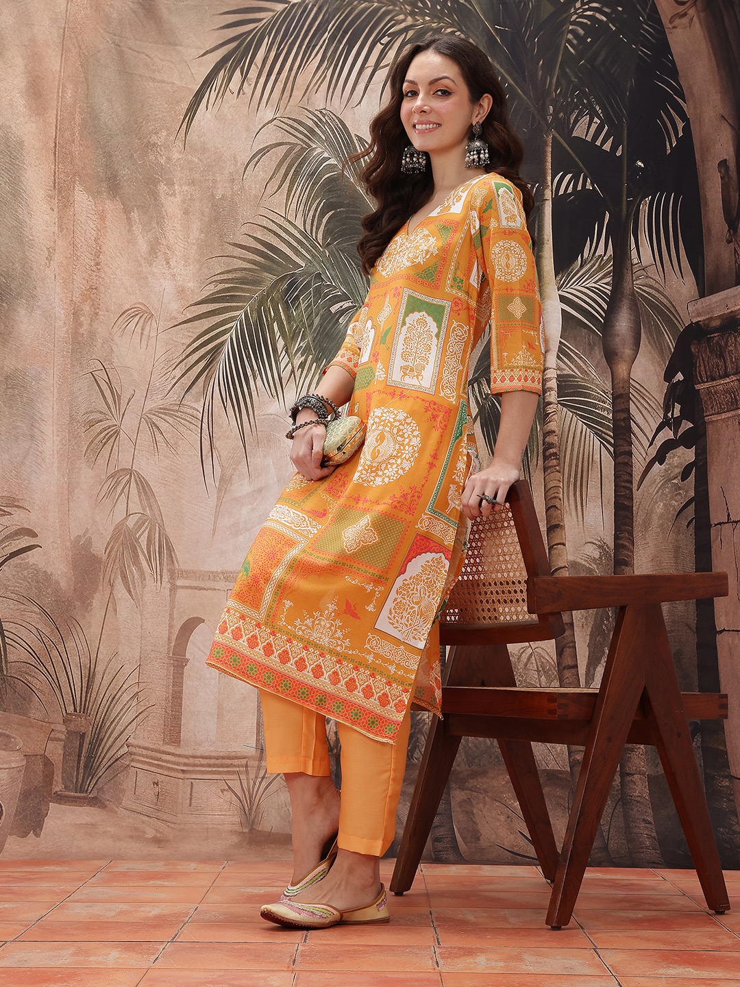 

Sangria Ethnic Motifs Printed Straight Kurta, Yellow