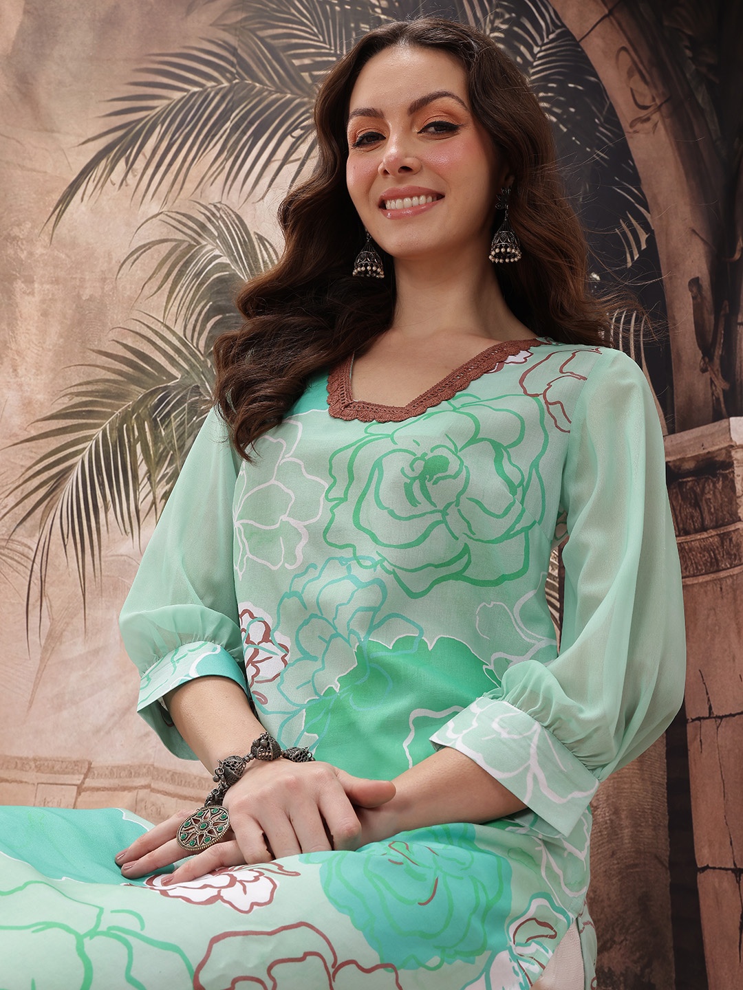 

Sangria Floral Printed Lace Insert Detail Cuffed Sleeves Straight Kurta, Green