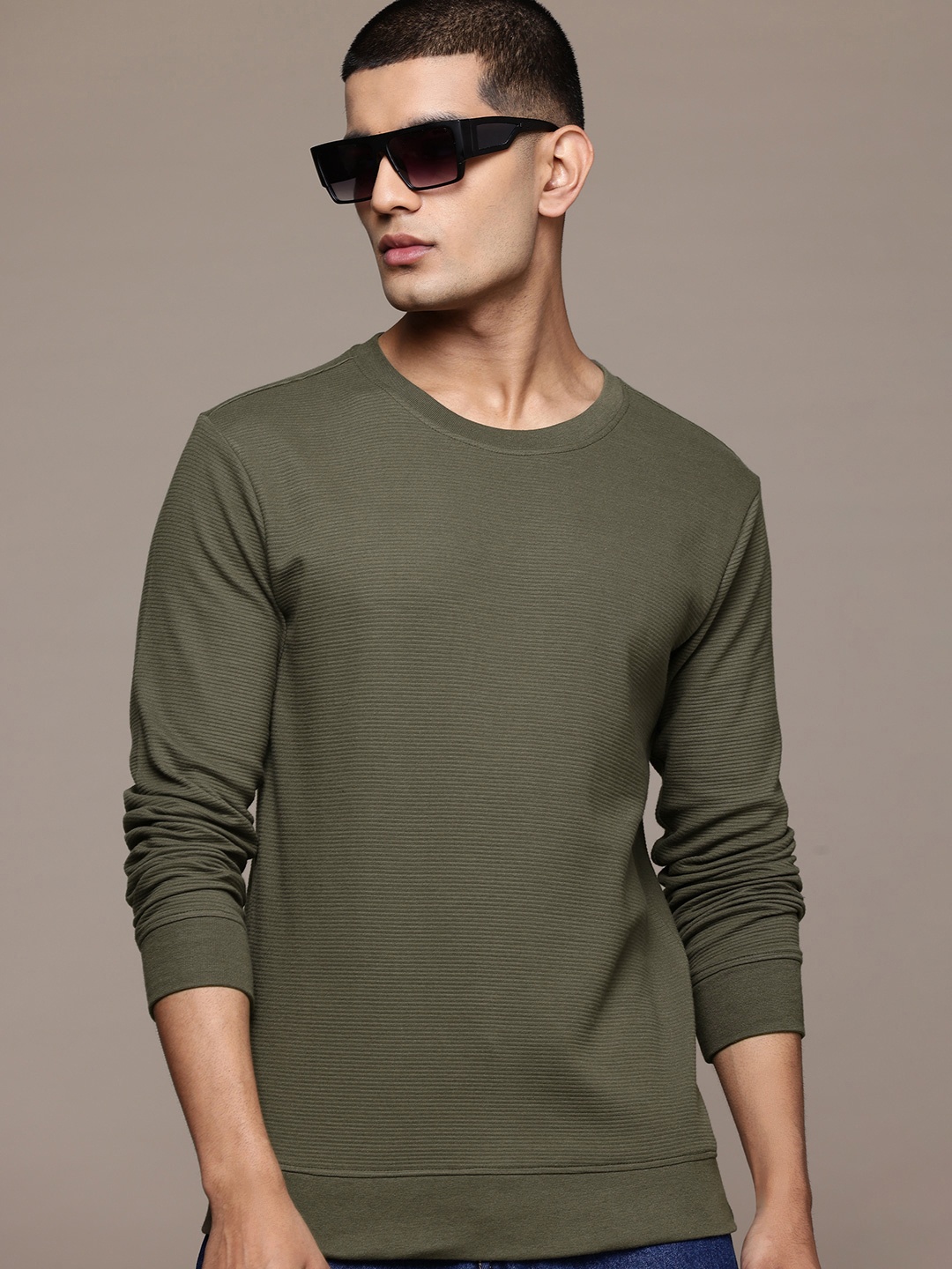 

Roadster Men Textured T-shirt, Olive