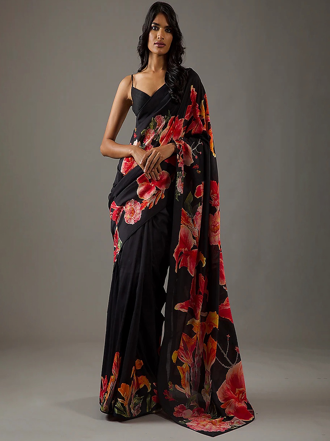 

CATCHY FOREVER Floral Printed Saree, Black