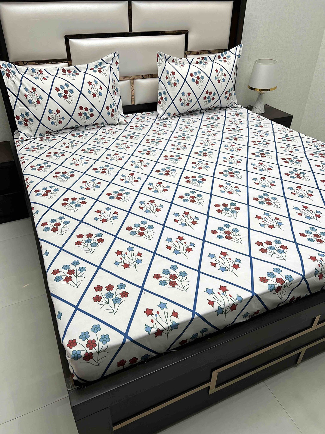 

Pure Decor Queen Size Double Bedsheet With 2 Pillow Covers 2.28m X 2.54m, White