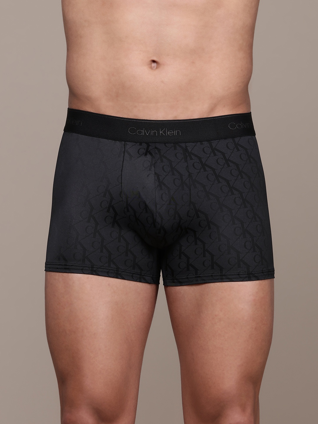 

Calvin Klein Underwear Men Brand Logo Detail Short Trunks, Black