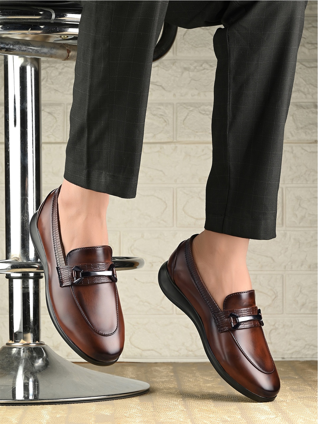 

knoos Men Round Toe Lightweight Loafers, Brown