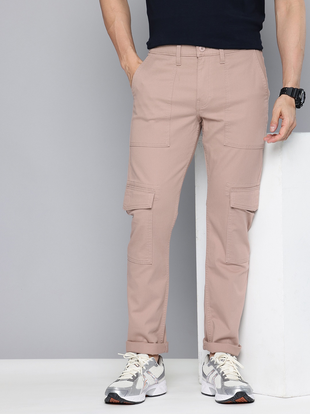 

Levis Men Slim Fit Cargos Trousers, Beige