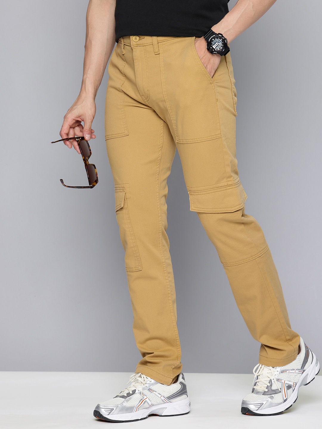 

Levis Men Slim Fit Cargos Trousers, Khaki