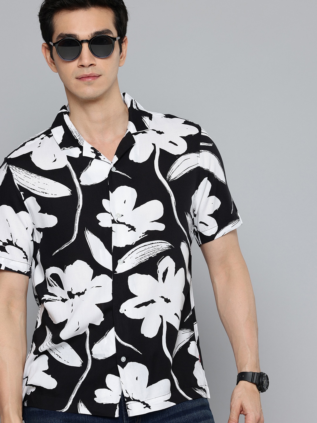 

Levis Floral Printed Relaxed Fit Casual Shirt, Black