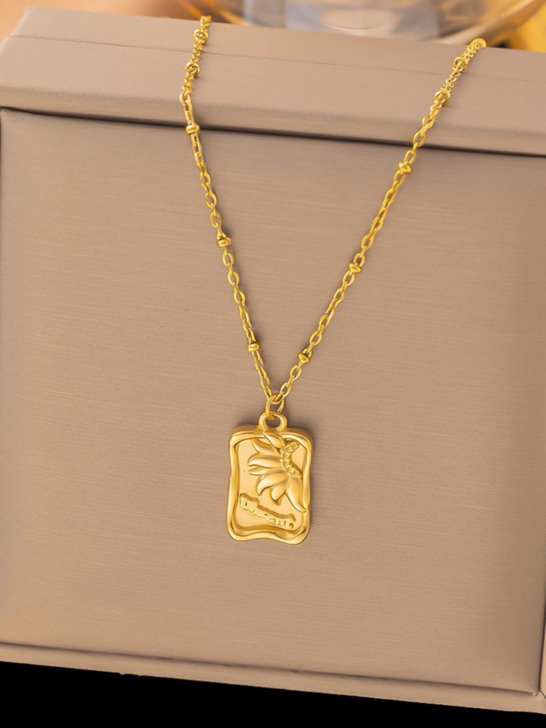 

MYKI Gold-Plated Square Pendants with Chains