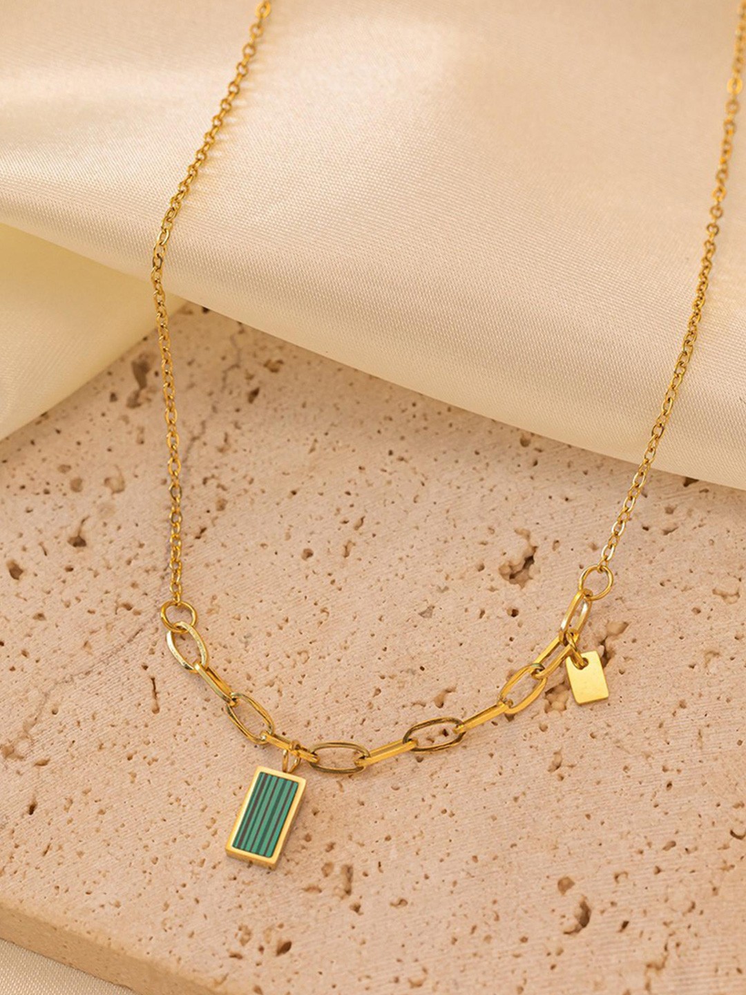

MYKI Gold-Plated Square Pendant with Chain