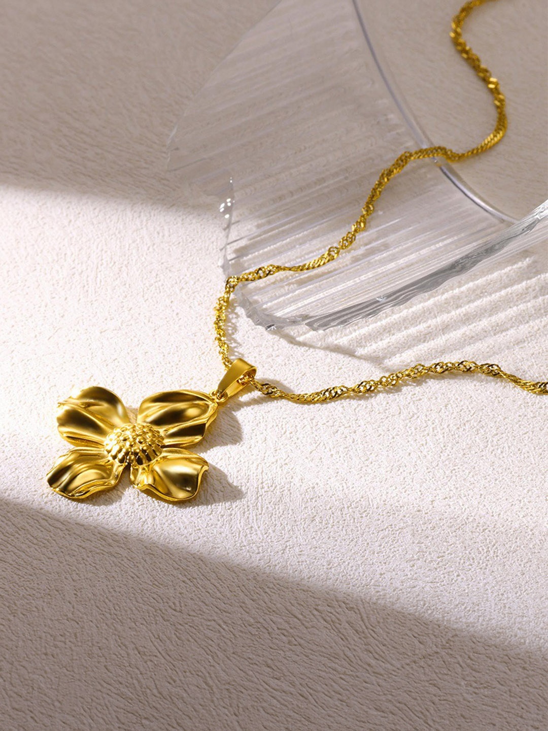 

MYKI Gold-Plated Toothsome Stainless Steel Floral Pendant With Chain