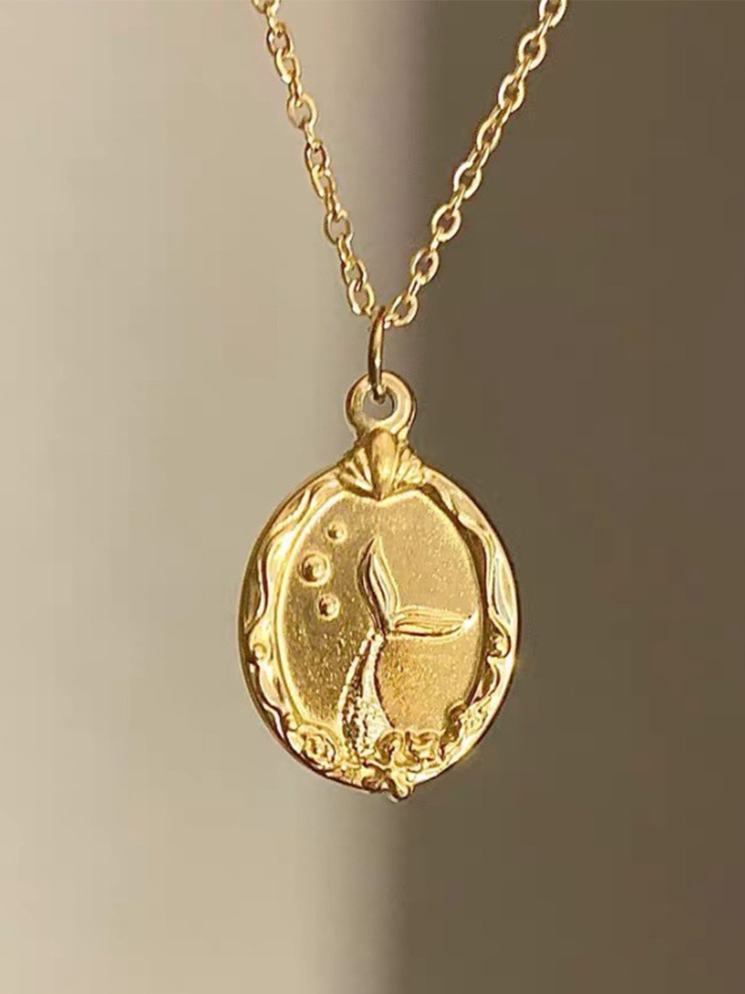 

MYKI Gold-Plated Stainless Steel Oval Pendant With Chain