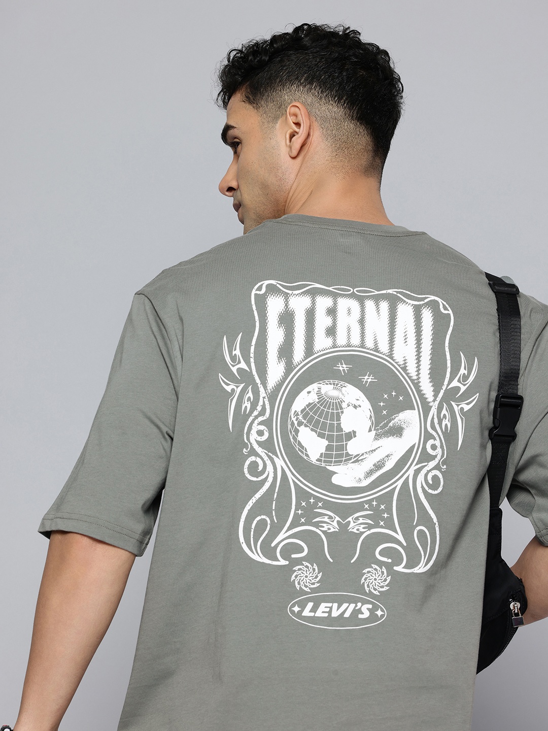 

Levis Pure Cotton Graphic Printed Loose Fit T-shirt, Grey