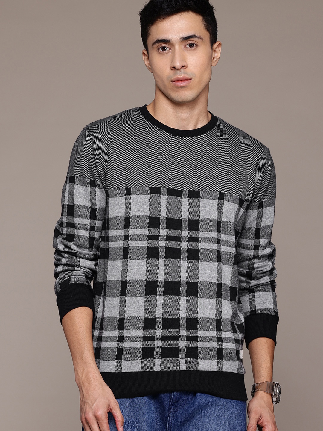 

The Roadster Lifestyle Co. Men Checked Pullover, Black